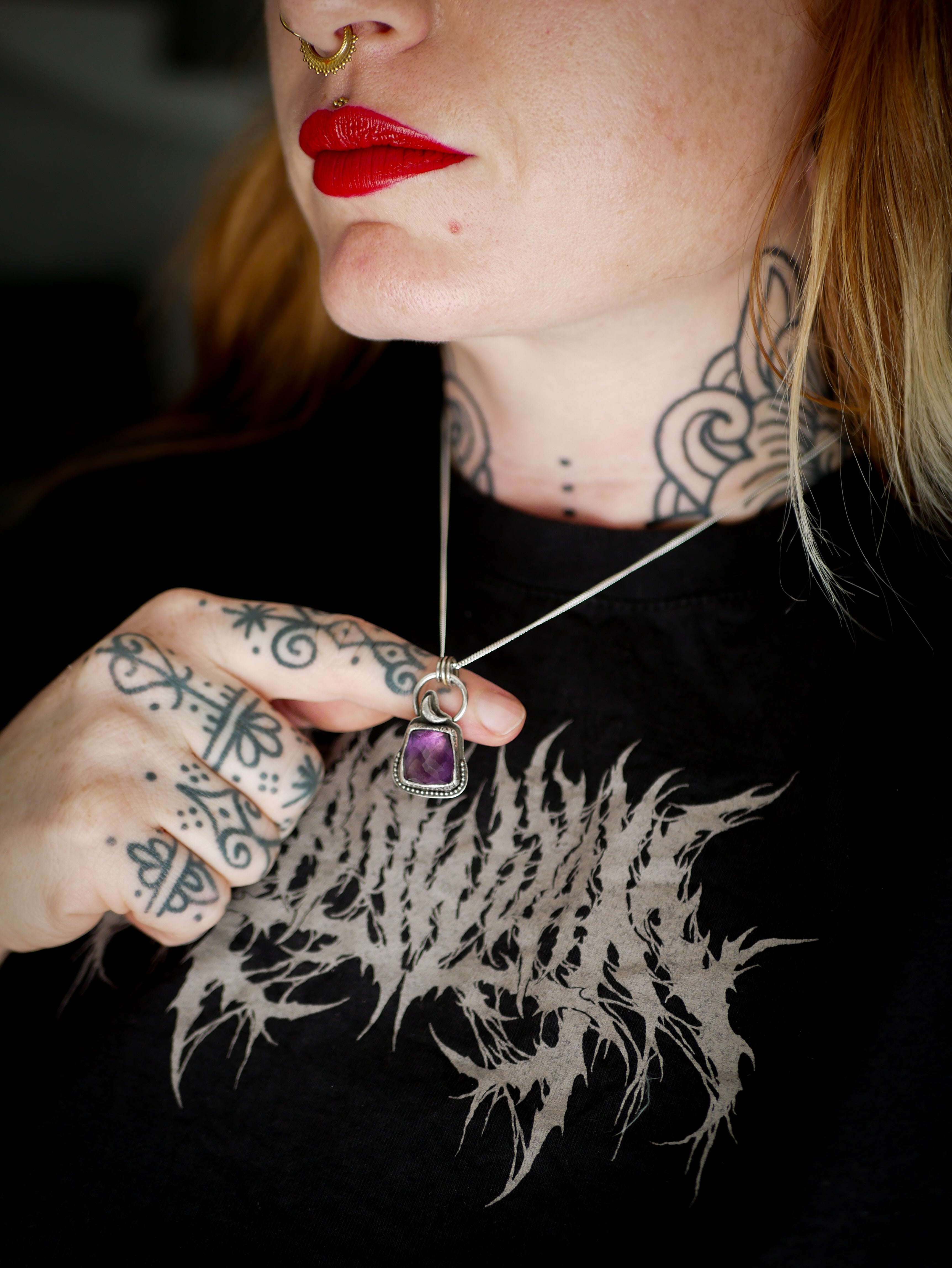Moon Witch - Pendentif en argent et améthyste facettée, lune forgée
