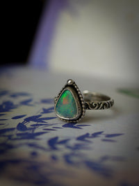 Le Trésor du Leprechaun - Bague en doublet d'opale Welo hydrophane et argent