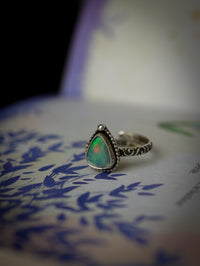Le Trésor du Leprechaun - Bague en doublet d'opale Welo hydrophane et argent