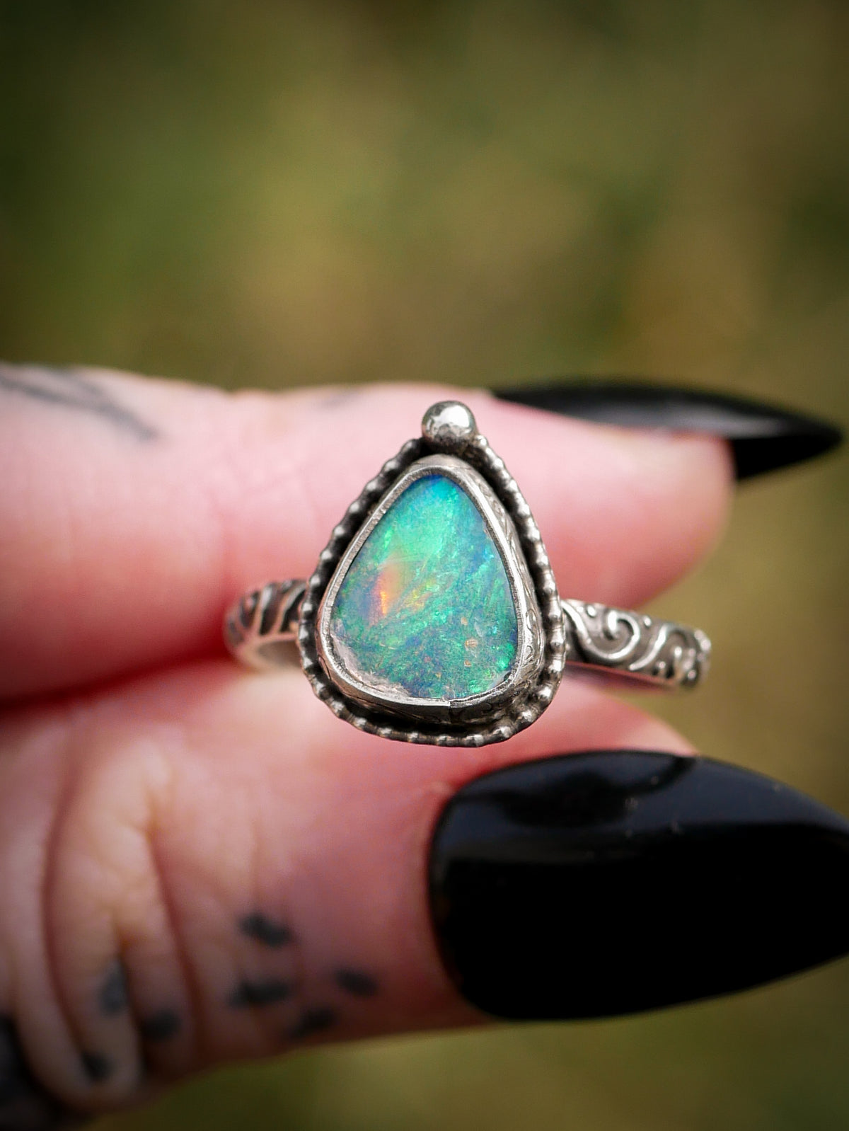 Le Trésor du Leprechaun - Bague en doublet d'opale Welo hydrophane et argent