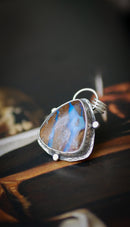 Magie Astrale - Pendentif en opale Boulder et argent, étoile du Nord au dos