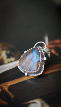 Magie Astrale - Pendentif en opale Boulder et argent, étoile du Nord au dos
