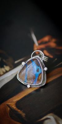 Magie Astrale - Pendentif en opale Boulder et argent, étoile du Nord au dos