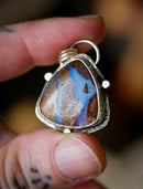 Magie Astrale - Pendentif en opale Boulder et argent, étoile du Nord au dos