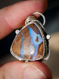 Magie Astrale - Pendentif en opale Boulder et argent, étoile du Nord au dos