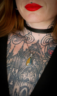 Triquetra - Pendentif en œil de tigre et œil de faucon, argent, triquetra en laiton au dos