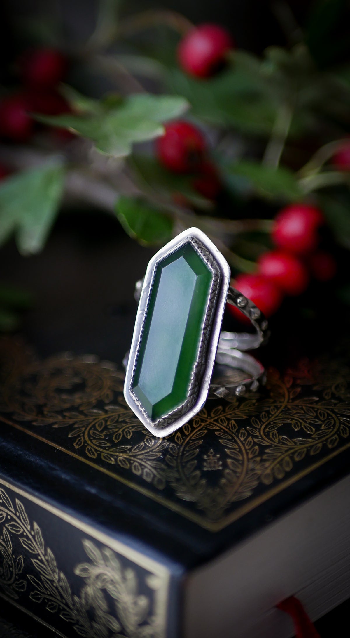 La Bean Nighe - Bague en aventurine verte facettée et argent