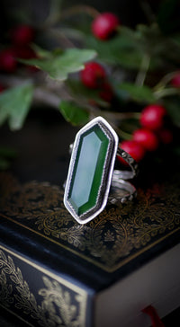La Bean Nighe - Bague en aventurine verte facettée et argent