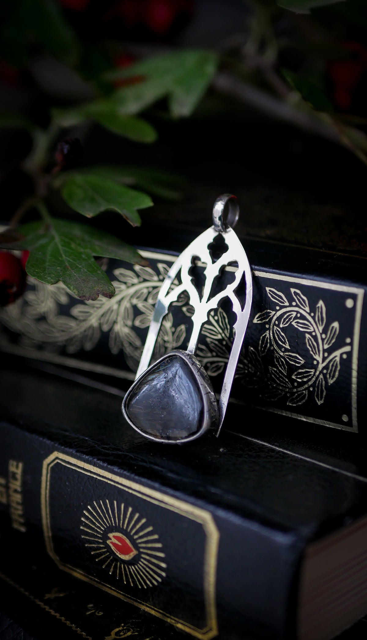 Le Coven - Collier gothique en nuumite et argent