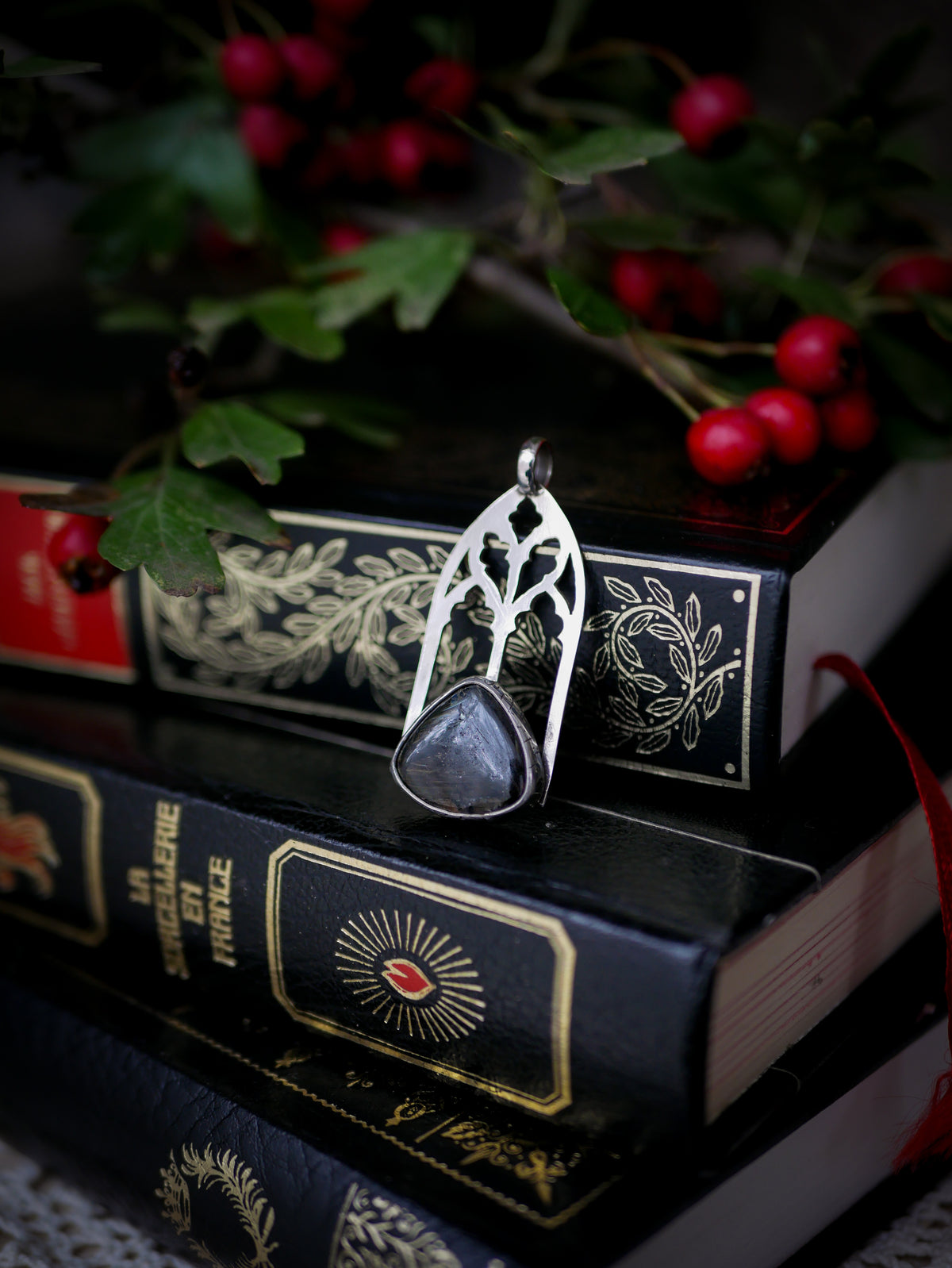 Le Coven - Collier gothique en nuumite et argent