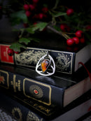 Bana-Bhuidseach - Pendentif vitrail gothique en agate du Montana et argent