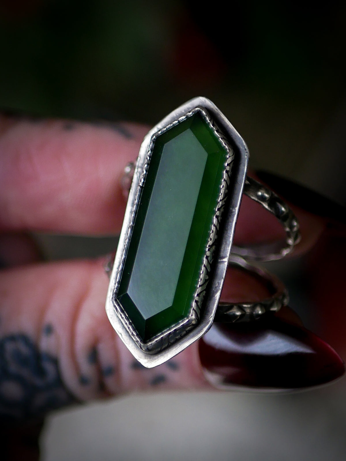 La Bean Nighe - Bague en aventurine verte facettée et argent