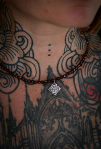 Auld Kirk Green - Collier en perles de grenat facetté et argent