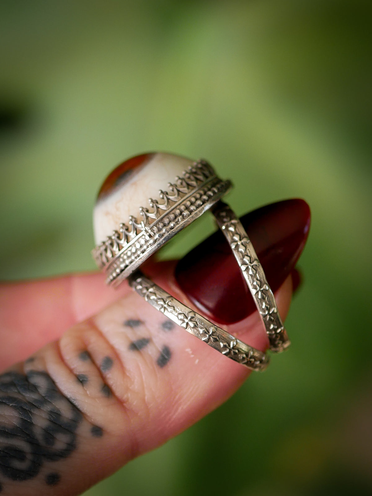 L'Œil de la Providence - Bague en argent et prothèse oculaire vintage