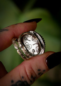 L'Œil de la Providence - Bague en argent et prothèse oculaire vintage