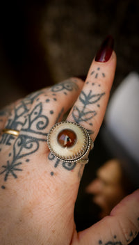 L'Œil de la Providence - Bague en argent et prothèse oculaire vintage
