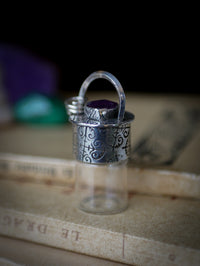 Reliquia - Pendentif-fiole en argent, verre et rubis facetté