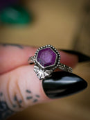 L'Âme de la Nuit - Bague en rubis facetté et argent, chauve-souris forgée