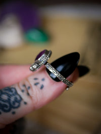 L'Âme de la Nuit - Bague en rubis facetté et argent, chauve-souris forgée