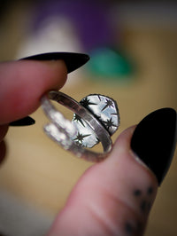 L'Âme de la Nuit - Bague en rubis facetté et argent, chauve-souris forgée