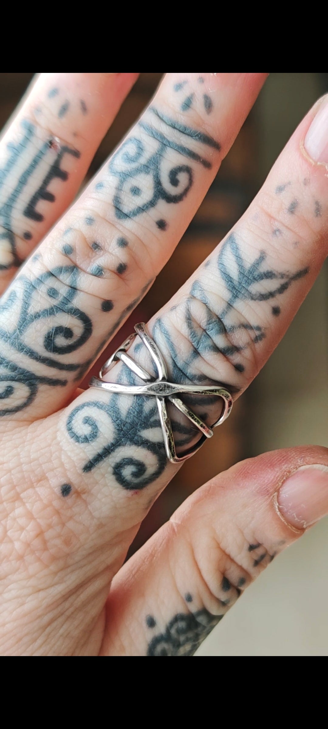 [Réservé] Prospérité - Bague forgée en argent, rune liée Ingwaz, Isa et Algiz